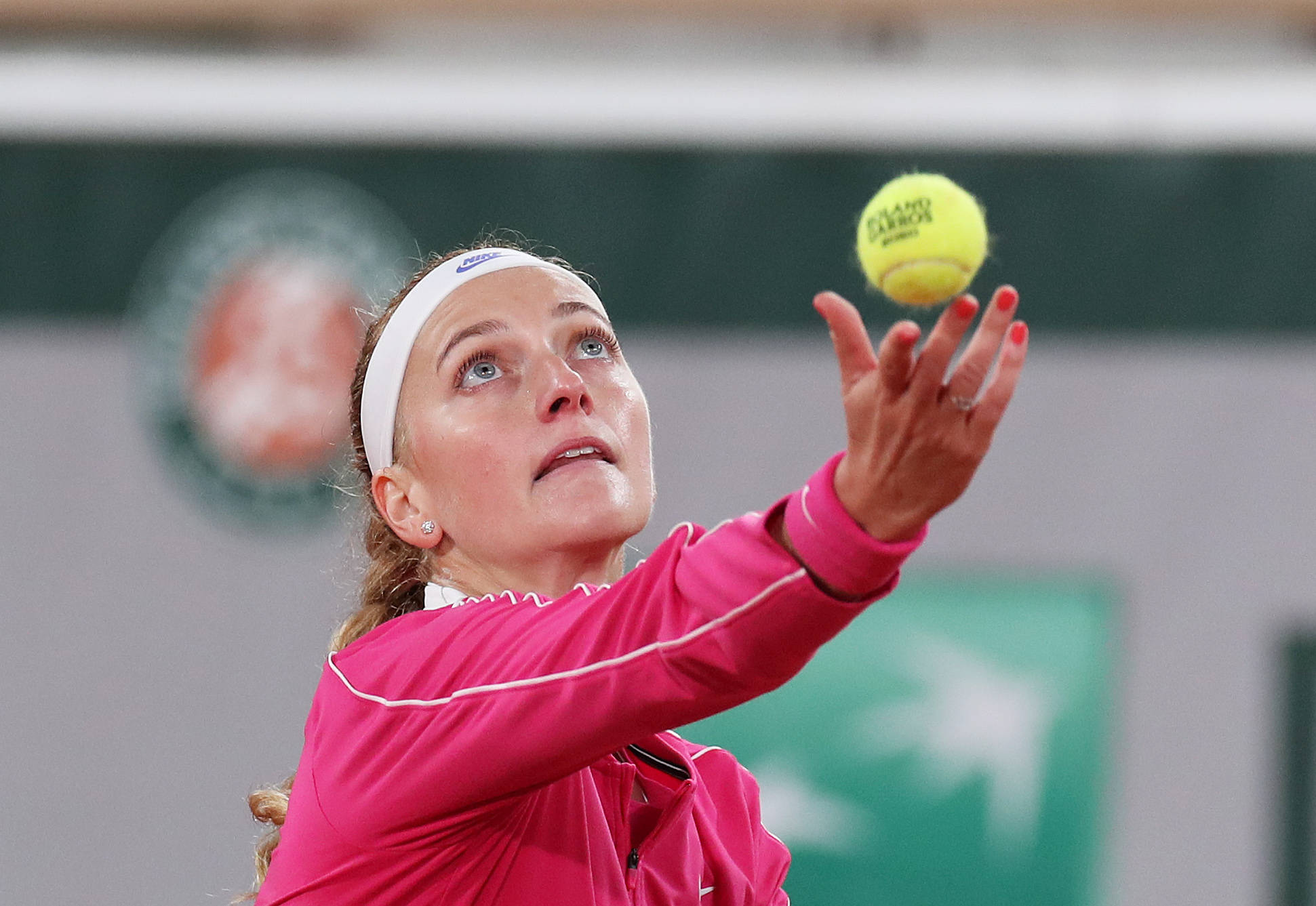 PG电子-科维托娃在拜仁比赛中出色防守，问鼎冠军引发热议！的简单介绍